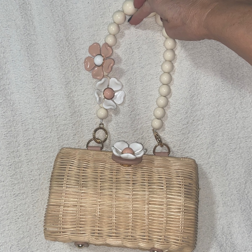 Nwot BTB Page Floral Clutch - Picture 12 of 12